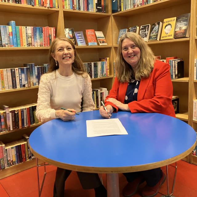 Helen Milner and Isobel Hunter signing the Memorandum of Understanding between Good Things Foundation and Libraries Connected